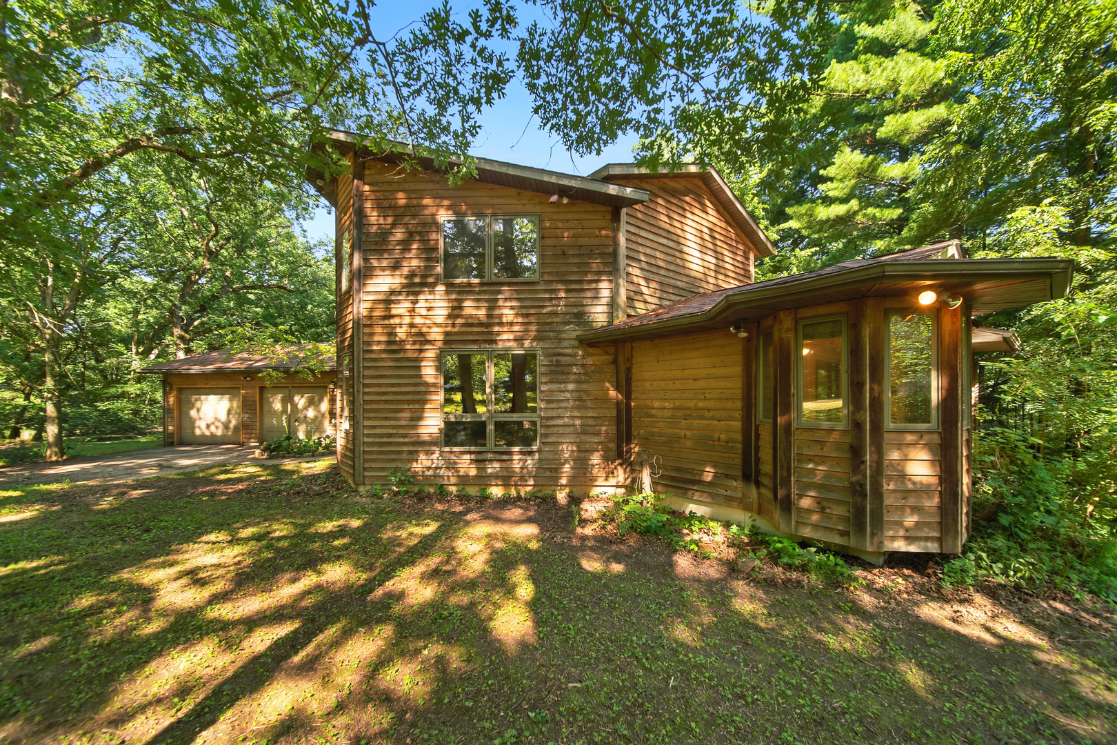21631 Hoover Road Sterling, IL 61081 - Photo 4 of 30 a view of a house with a yard