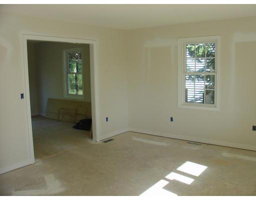 92 Avery Street Springfield, MA 01119 - Photo 3 of 4 an empty room that has a window
