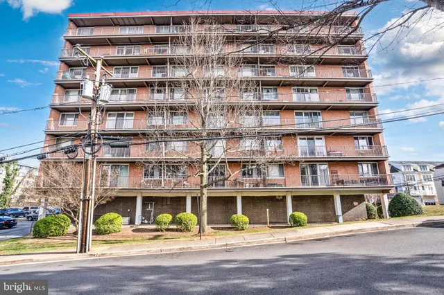 $2,800 | 4343 Cherry Hill Road, Unit 701, Arlington, VA 22207