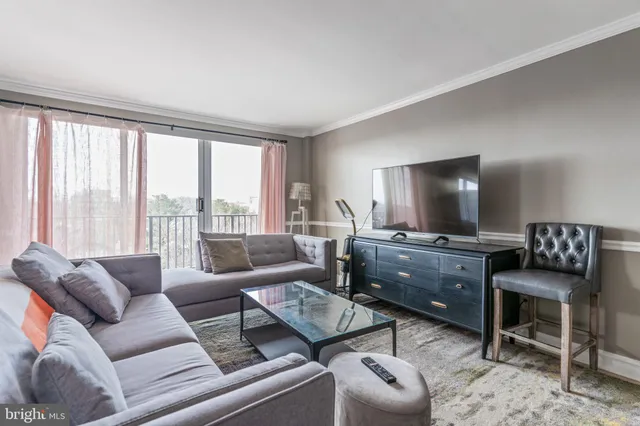 $2,800 | 4343 Cherry Hill Road, Unit 701, Arlington, VA 22207