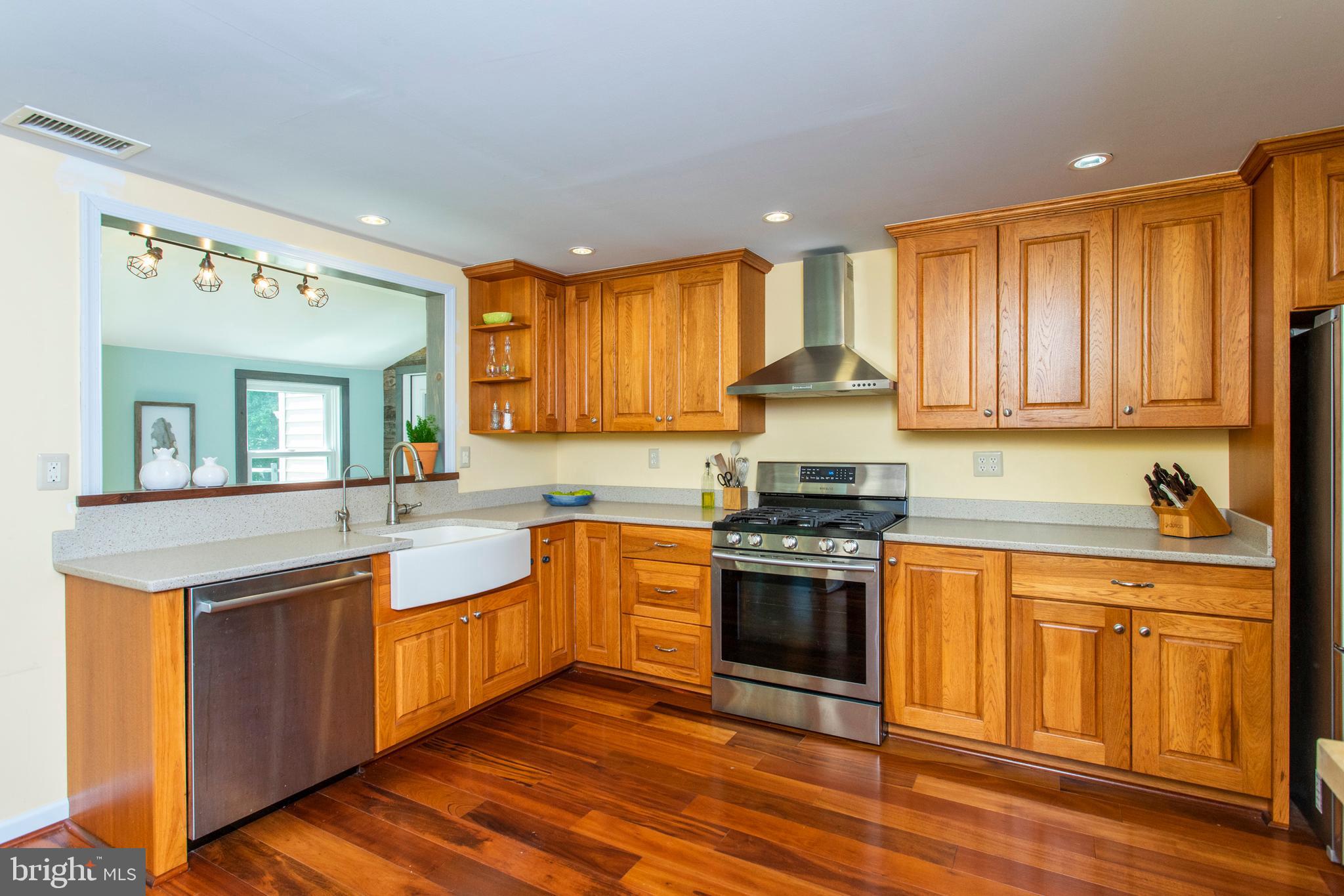 421 Suffolk Road Flourtown, PA 19031 - Photo 8 of 29
