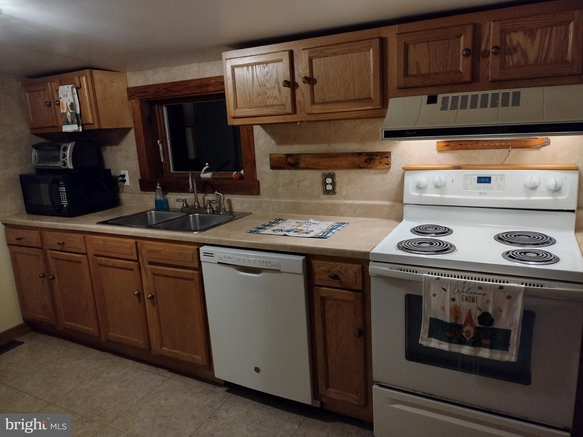 31 Berkley Park Road Reading, PA 19605 - Photo 8 of 29 Kitchen