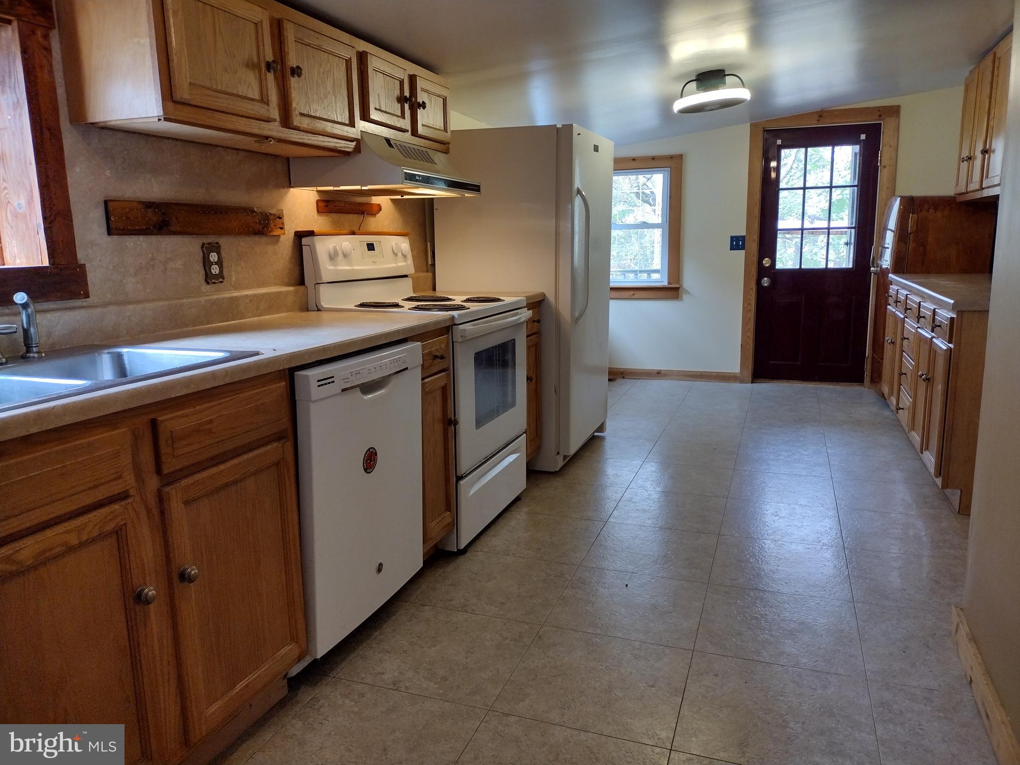 31 Berkley Park Road Reading, PA 19605 - Photo 10 of 29 kitchen