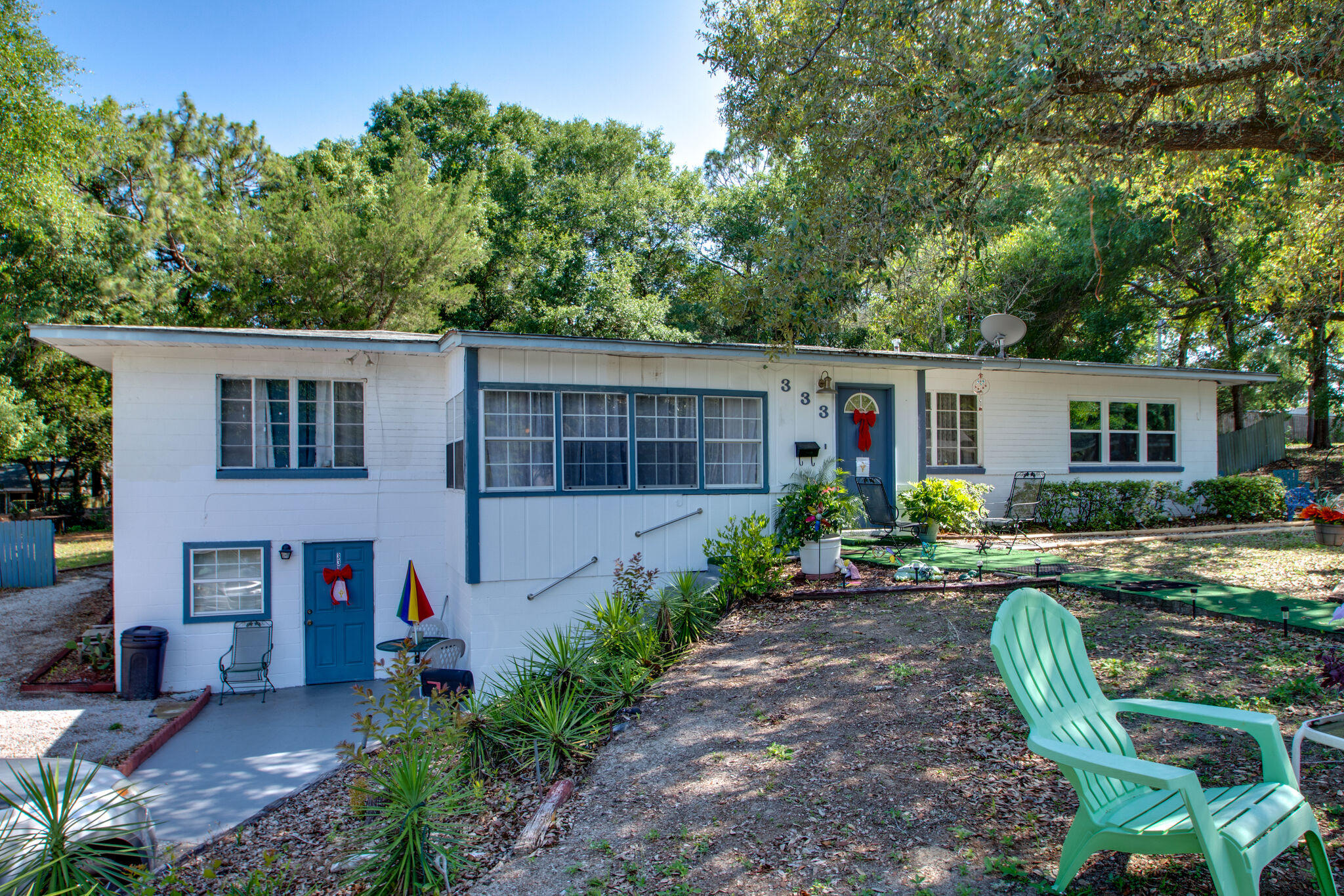 a view of a house with backyard and sitting area