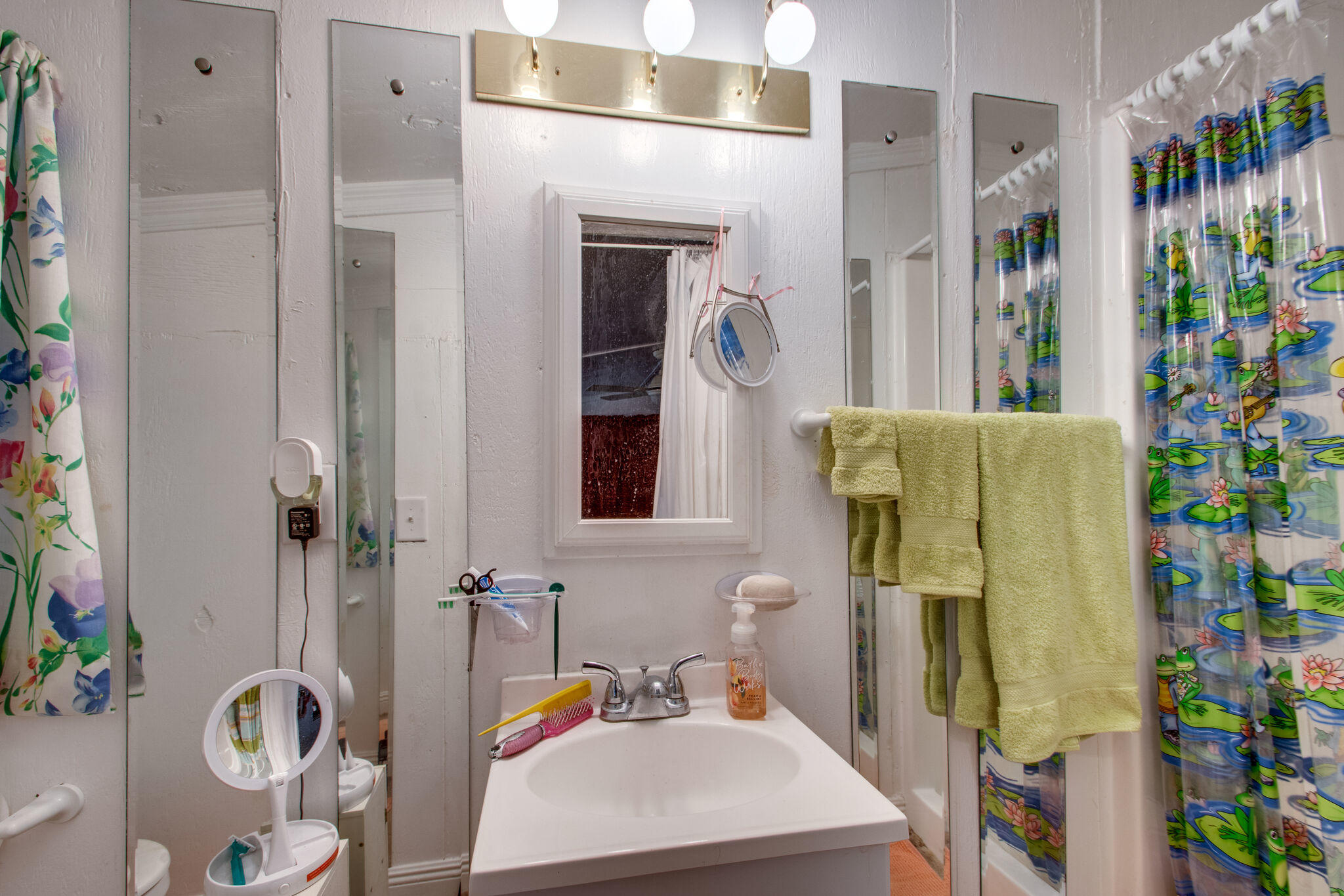 333 Edge Avenue Valparaiso, FL 32580 - Photo 17 of 37 a bathroom with a sink and mirror