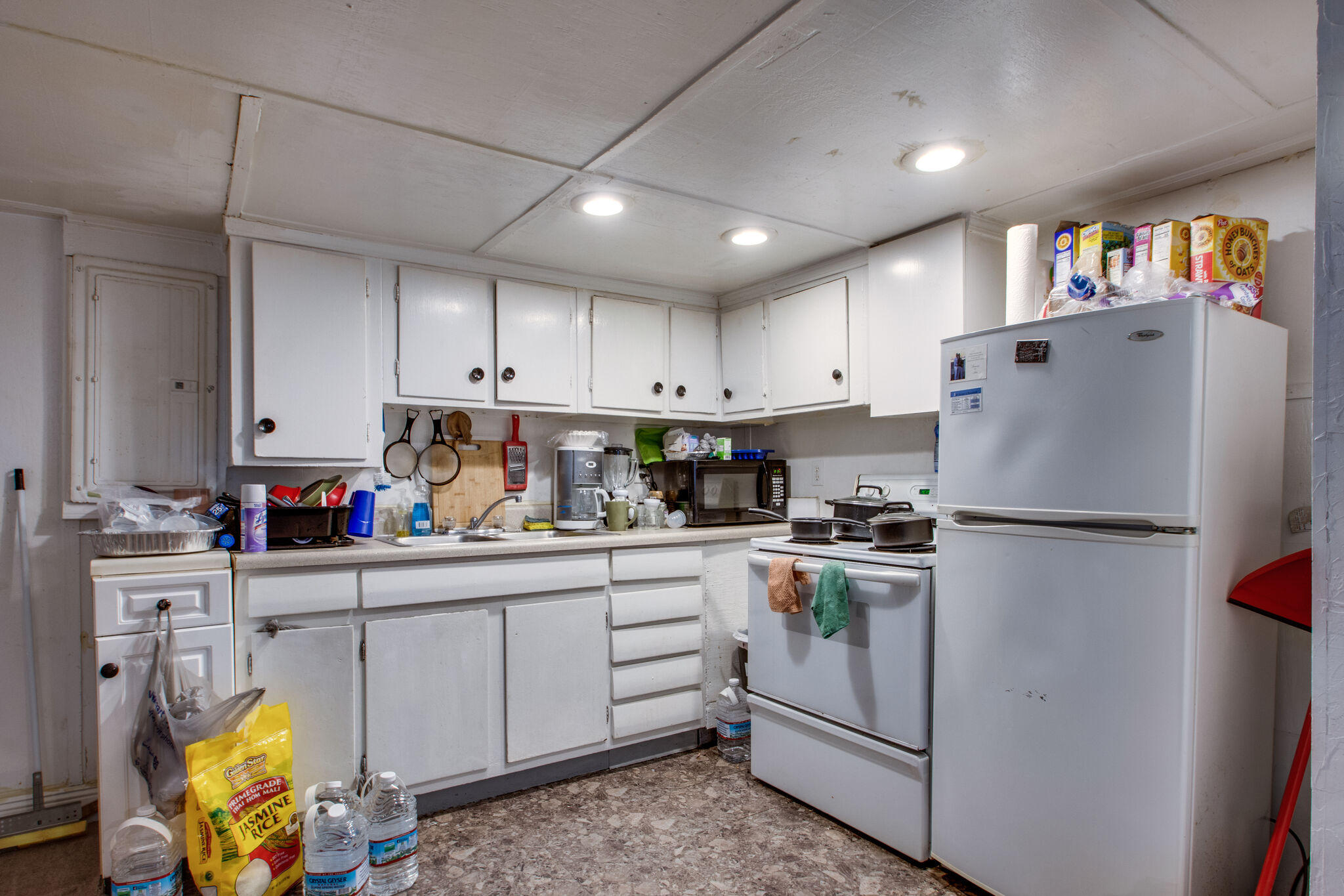 333 Edge Avenue Valparaiso, FL 32580 - Photo 27 of 37 a kitchen with refrigerator a stove a sink and cabinets