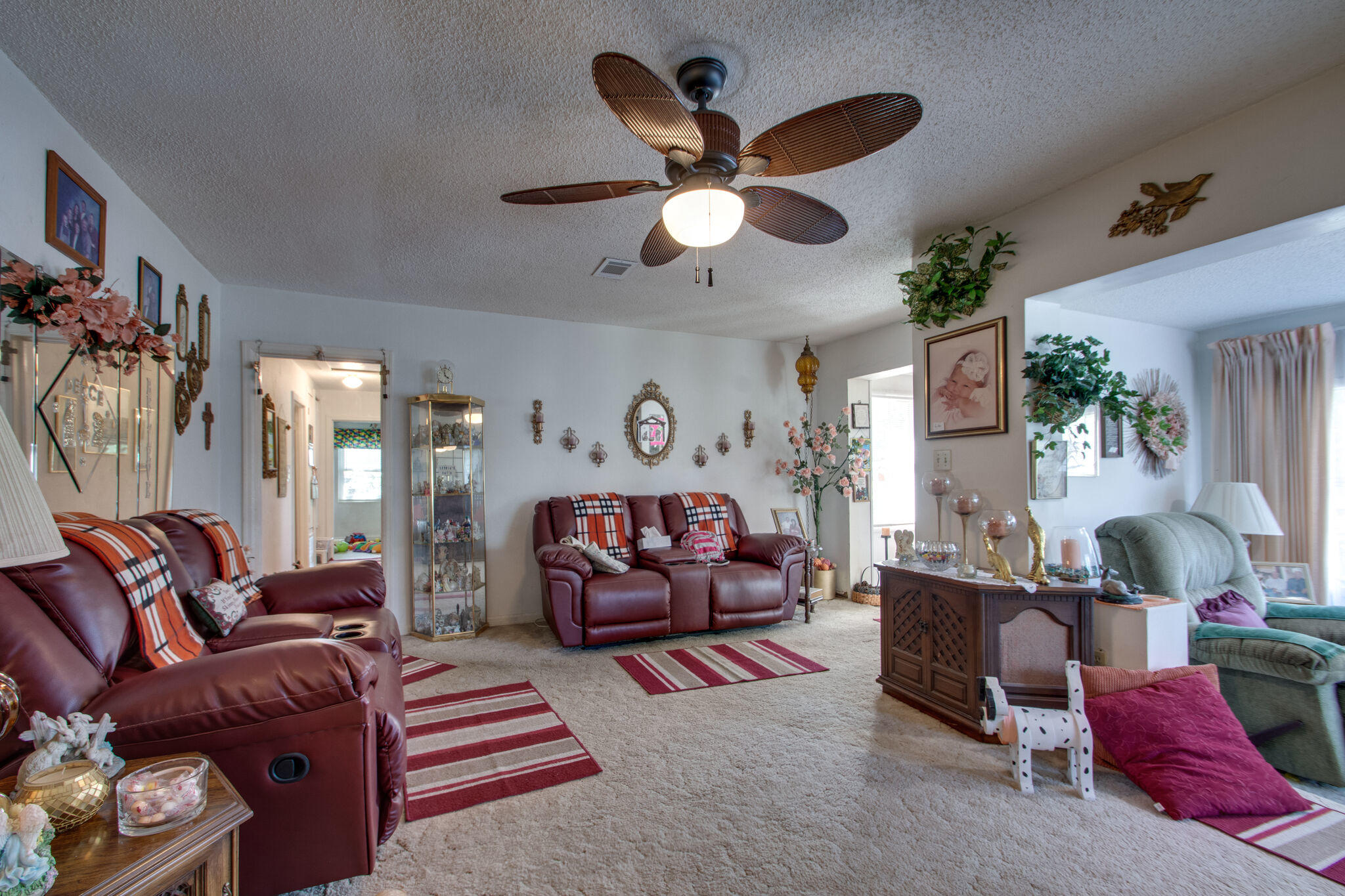 333 Edge Avenue Valparaiso, FL 32580 - Photo 10 of 37 a living room with furniture