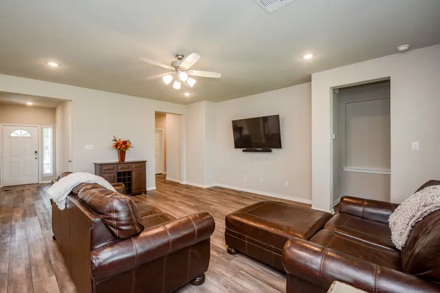 $325,500 | 1302 Oregon Street, La Porte, TX 77571