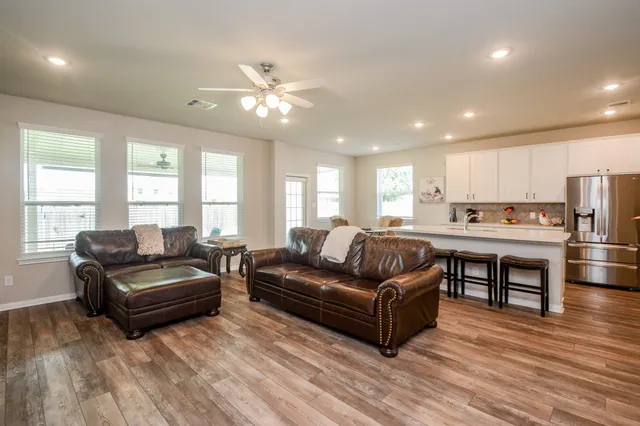 $325,500 | 1302 Oregon Street, La Porte, TX 77571