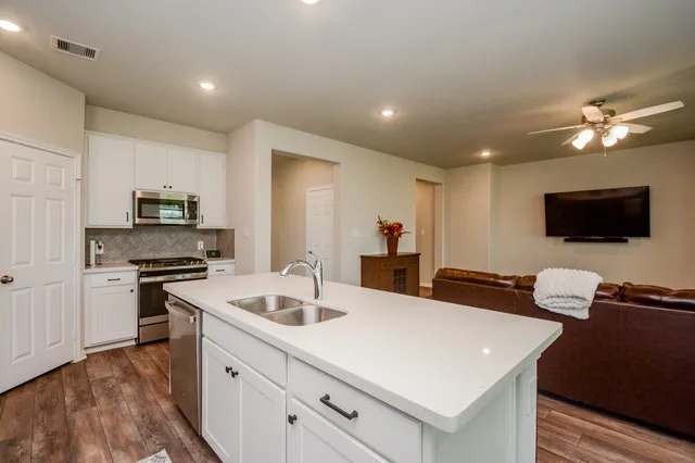 $325,500 | 1302 Oregon Street, La Porte, TX 77571