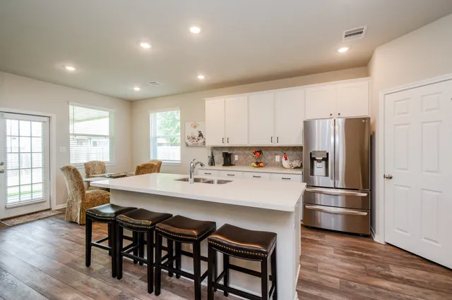 $325,500 | 1302 Oregon Street, La Porte, TX 77571