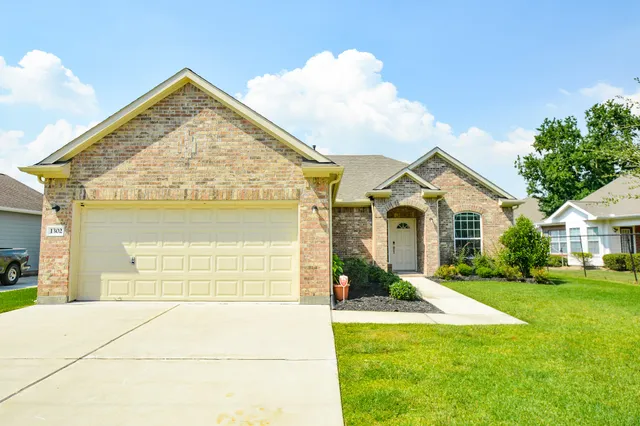 $325,500 | 1302 Oregon Street, La Porte, TX 77571