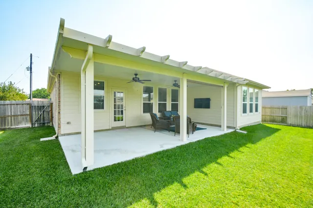 $325,500 | 1302 Oregon Street, La Porte, TX 77571