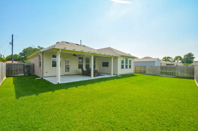 $325,500 | 1302 Oregon Street, La Porte, TX 77571