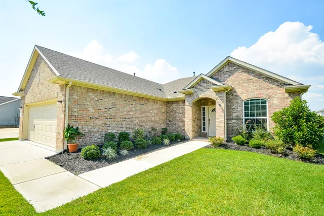 $325,500 | 1302 Oregon Street, La Porte, TX 77571