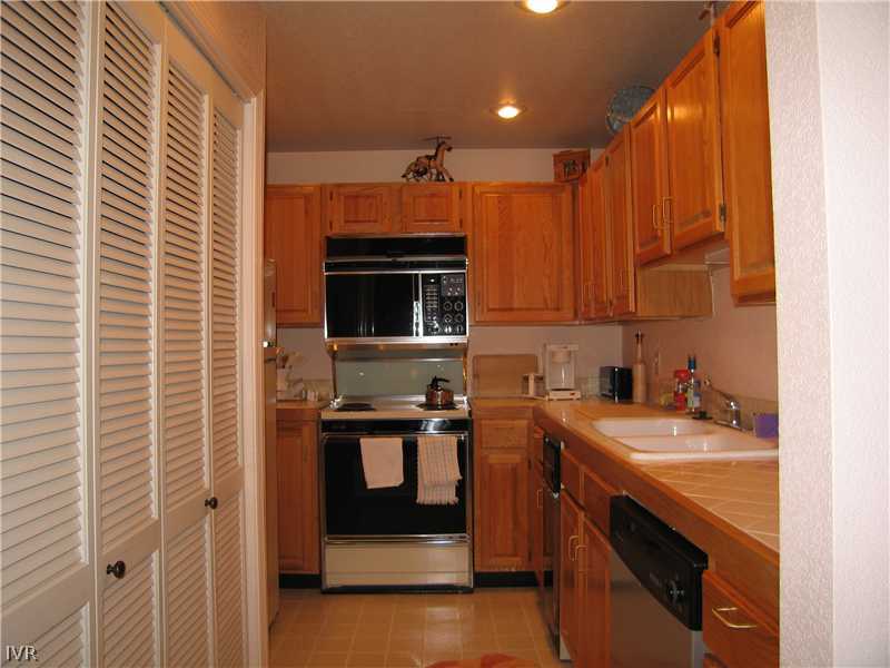 939 Incline Way, Unit 224 Incline Village, NV 89451 - Photo 7 of 9 Exterior Front.