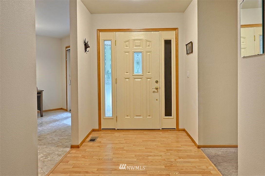 4192 West Road Blaine, WA 98230 - Photo 14 of 27 an empty room with wooden door and mirror