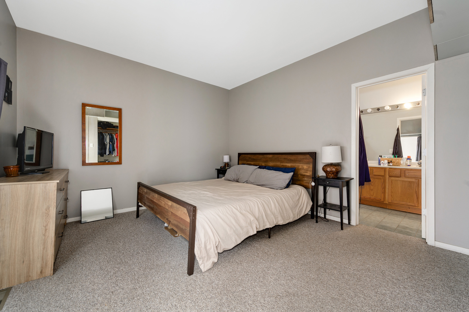 1359 West Fillmore Street, Unit A Chicago, IL 60607 - Photo 13 of 19 a spacious bedroom with a bed and a view of bathroom