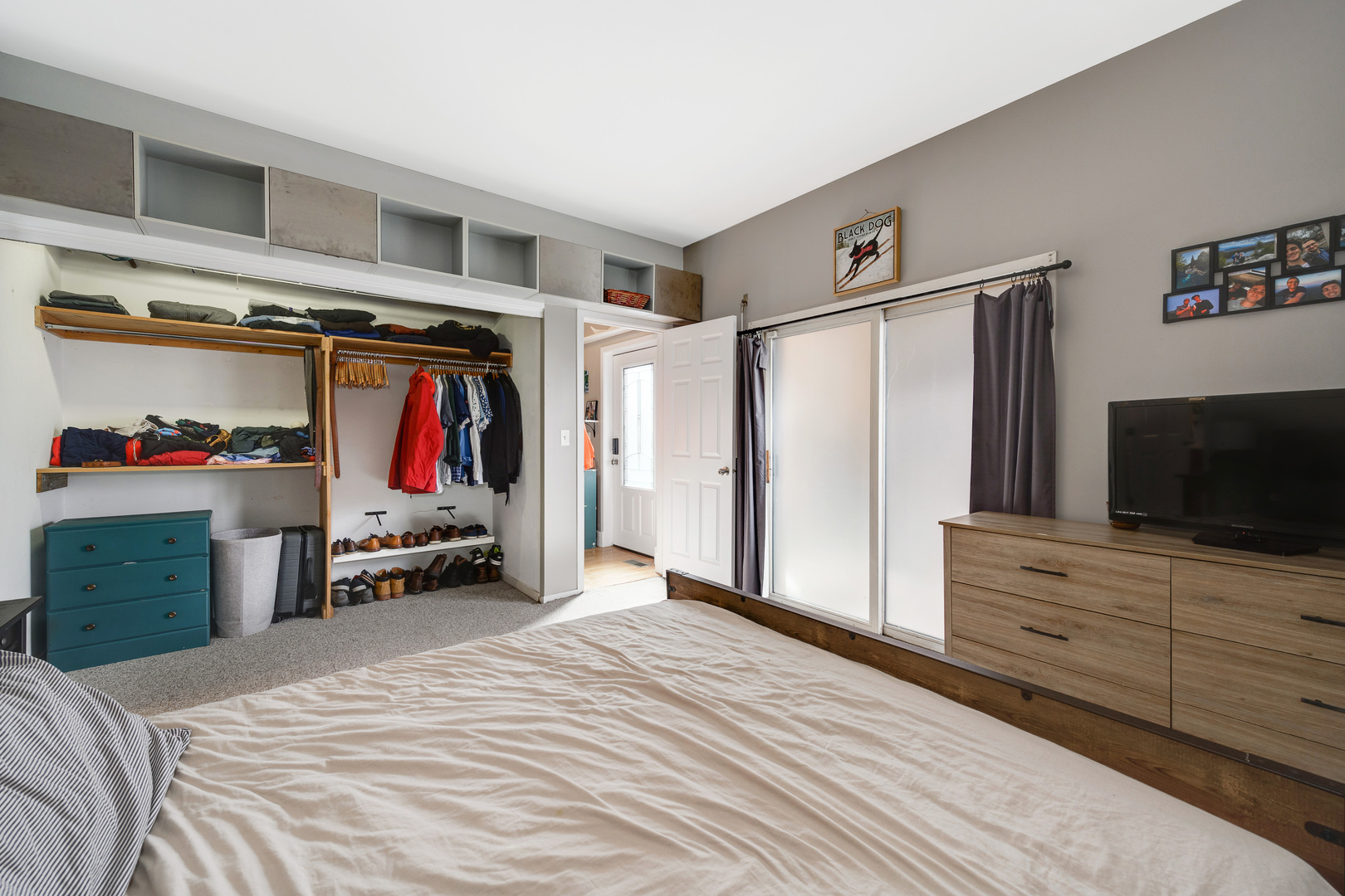 1359 West Fillmore Street, Unit A Chicago, IL 60607 - Photo 14 of 19 a bedroom with a bed and a flat tv screen tv