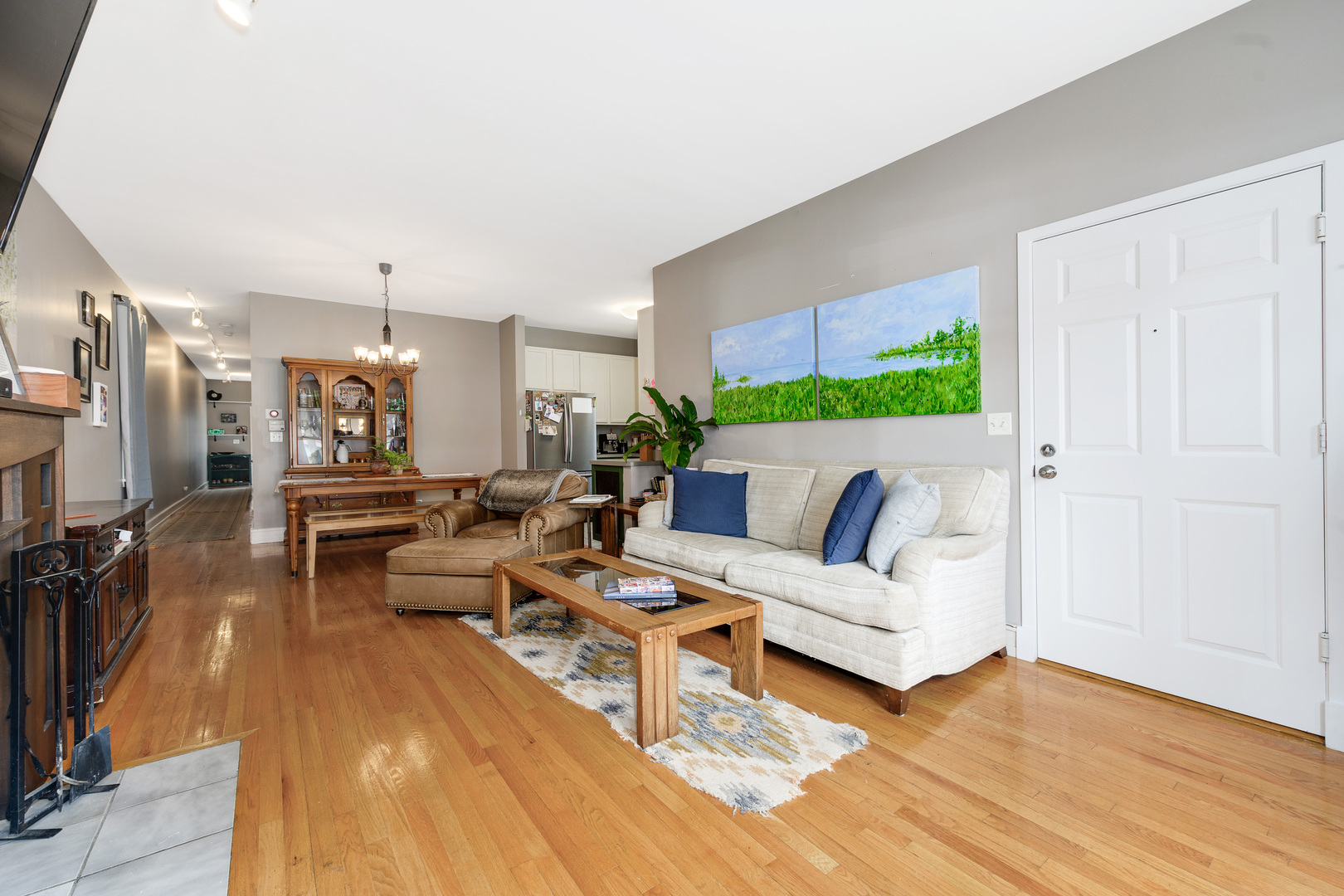 1359 West Fillmore Street, Unit A Chicago, IL 60607 - Photo 3 of 19 a living room with furniture and a wooden floor