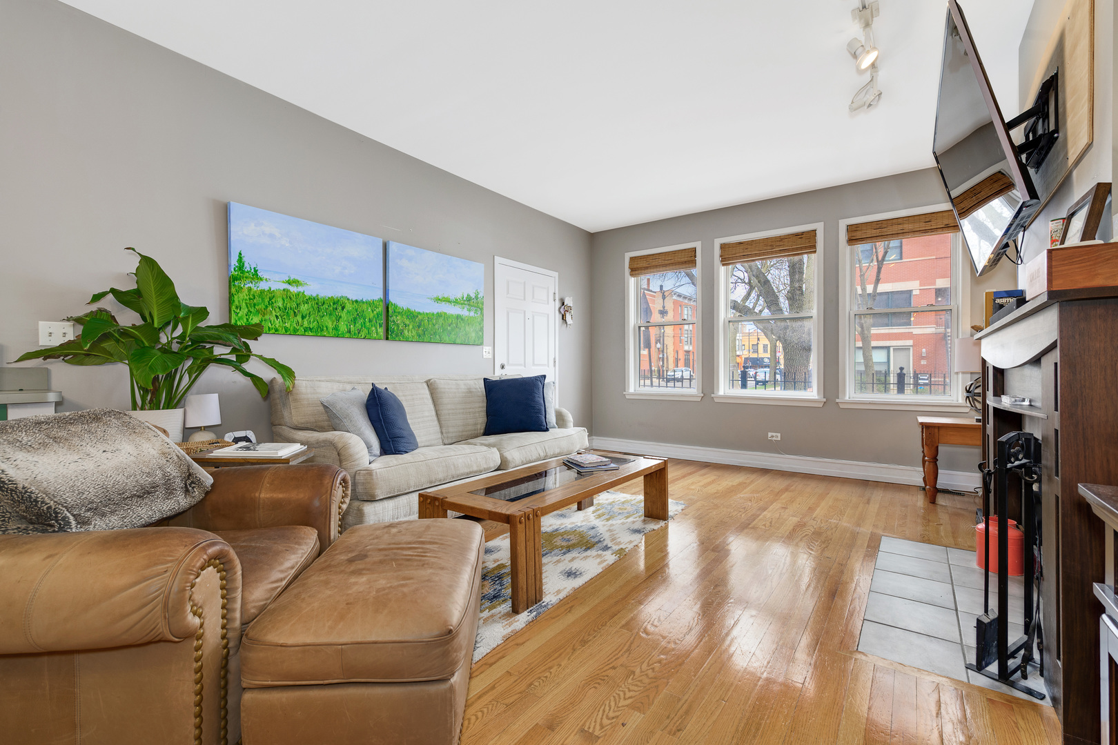 1359 West Fillmore Street, Unit A Chicago, IL 60607 - Photo 4 of 19 a living room with furniture and a flat screen tv