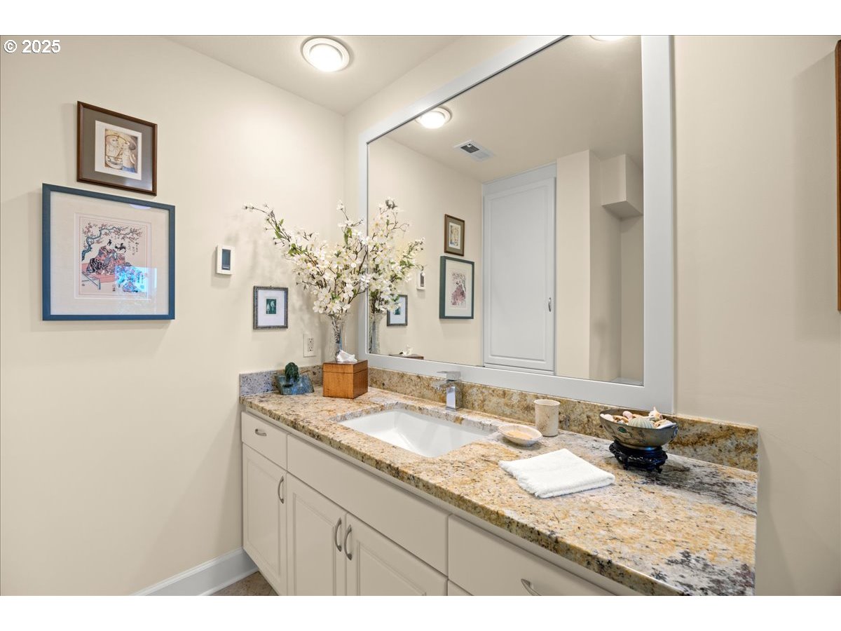 76 Condolea Way Lake Oswego, OR 97035 - Photo 32 of 48 Bathroom, Attached