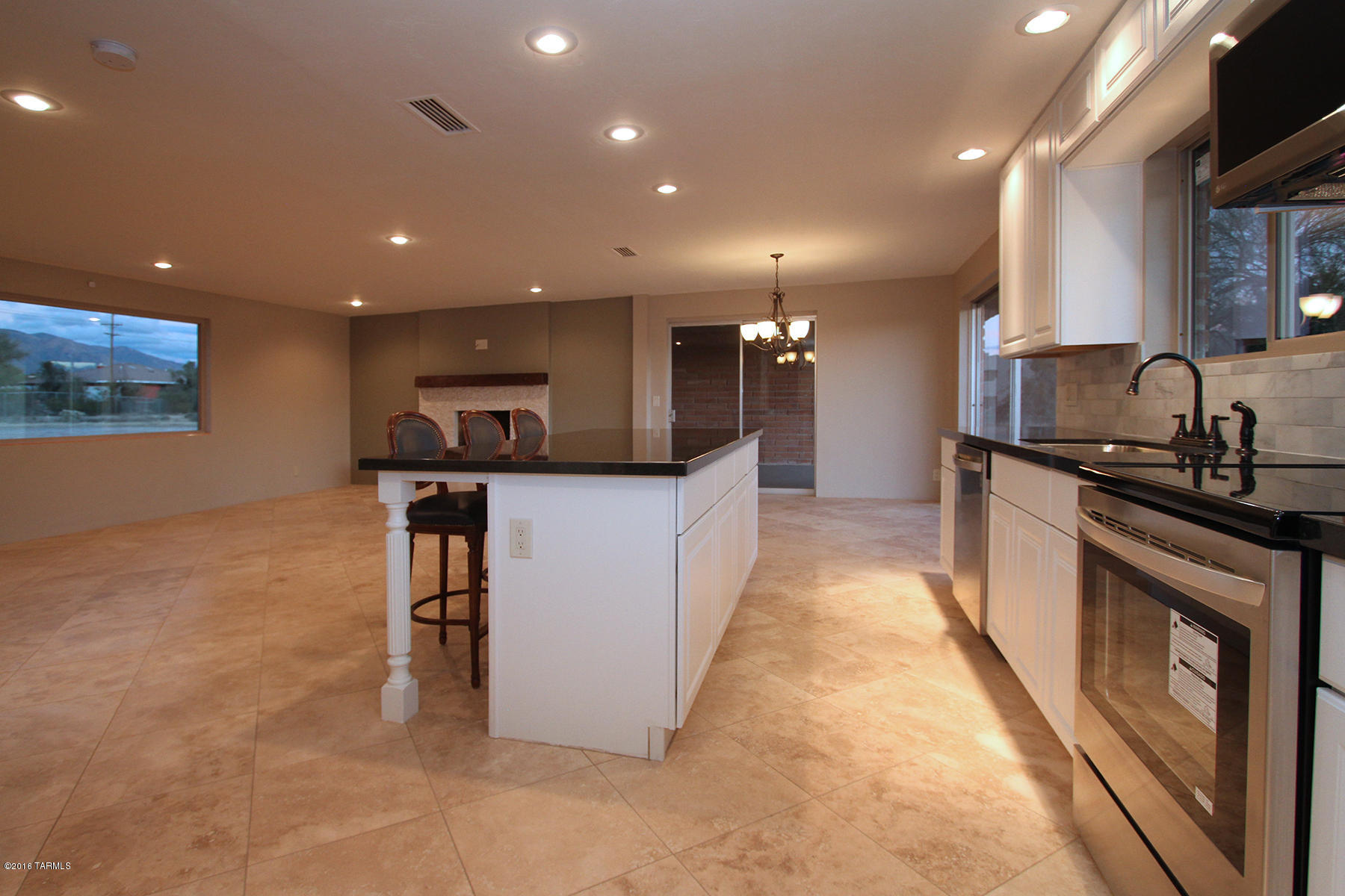 1358 West Roller Coaster Road Tucson, AZ 85704 - Photo 4 of 23 Gallery Image 4