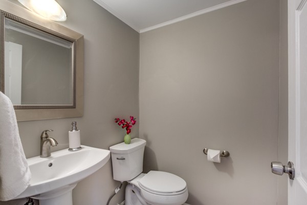 18 Robin Road Reading, MA 01867 - Photo 28 of 30 Gallery Image 28