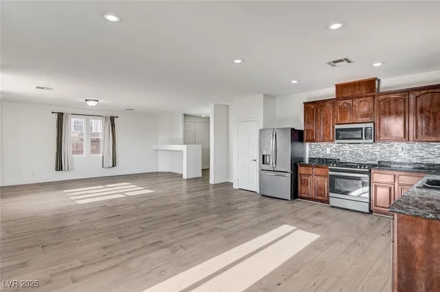 $2,300 | 6935 Galeria Posada Avenue, Las Vegas, NV 89179