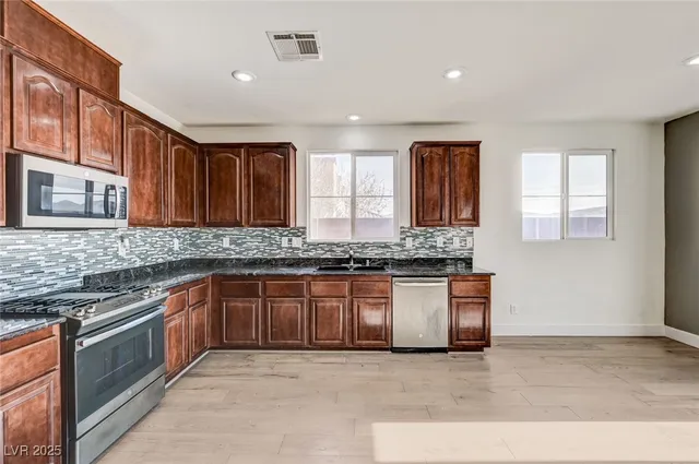 $2,300 | 6935 Galeria Posada Avenue, Las Vegas, NV 89179