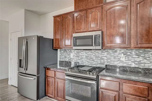 $2,300 | 6935 Galeria Posada Avenue, Las Vegas, NV 89179