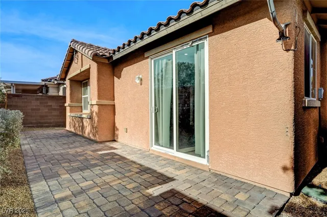 $2,300 | 6935 Galeria Posada Avenue, Las Vegas, NV 89179