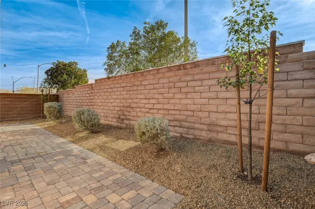 $2,300 | 6935 Galeria Posada Avenue, Las Vegas, NV 89179