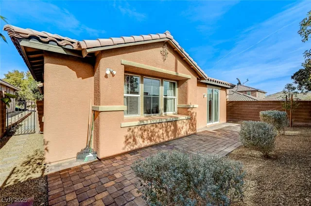 $2,300 | 6935 Galeria Posada Avenue, Las Vegas, NV 89179