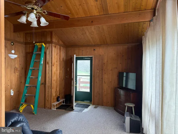 $180,000 | 27 Hummingbird Heights, Franklin, WV 26807
