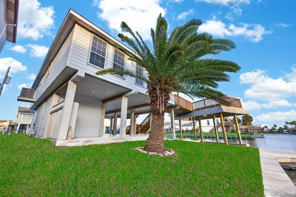 $499,900 | 16 North Curlew Street, La Marque, TX 77568