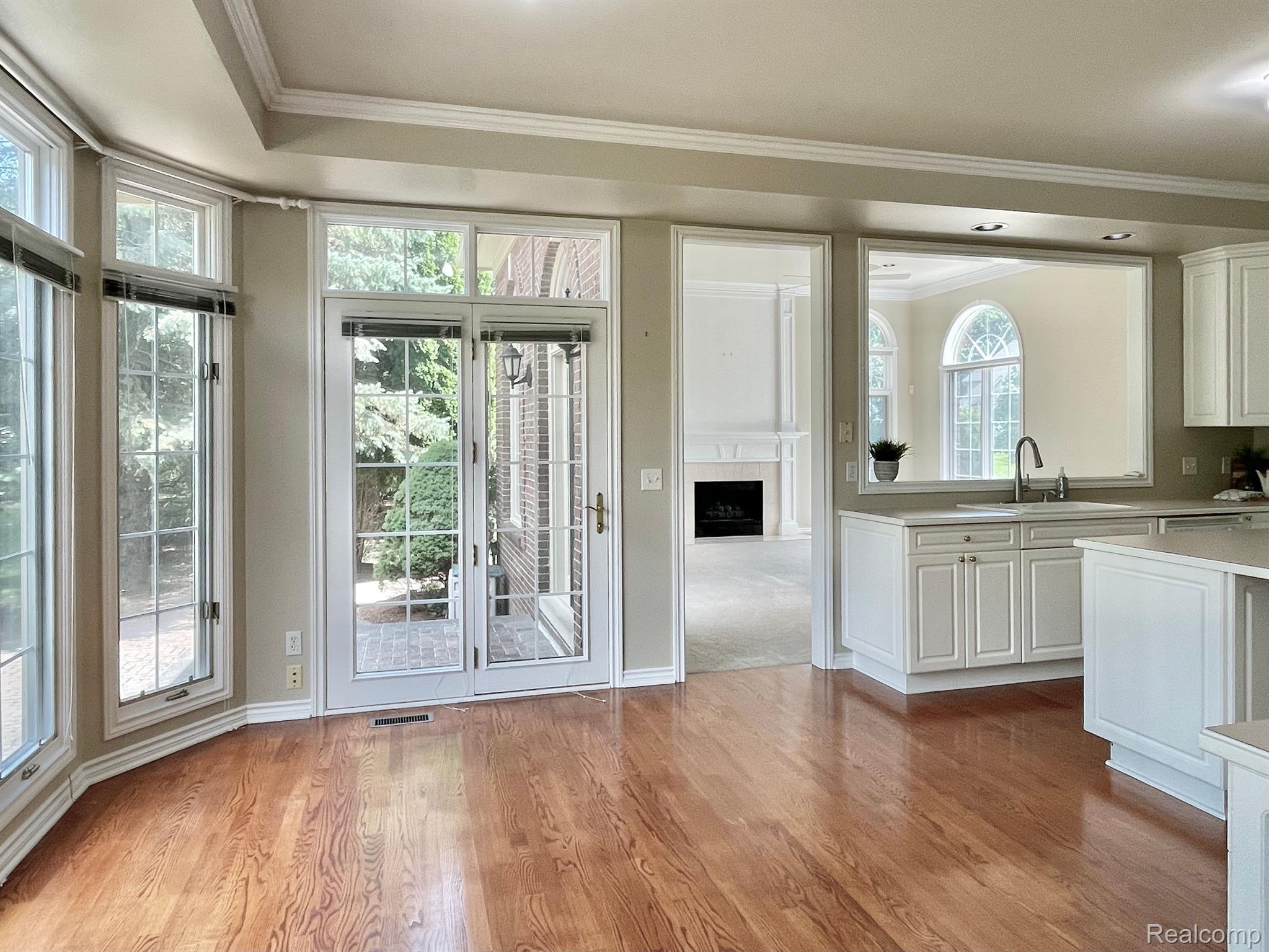 5706 Kirkridge Trail Rochester, MI 48306 - Photo 11 of 60 Kitchen with large dining area