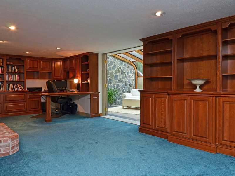 26 Olde Fort Road Cape Elizabeth, ME 04107 - Photo 20 of 25 Den/Family/Great Room.