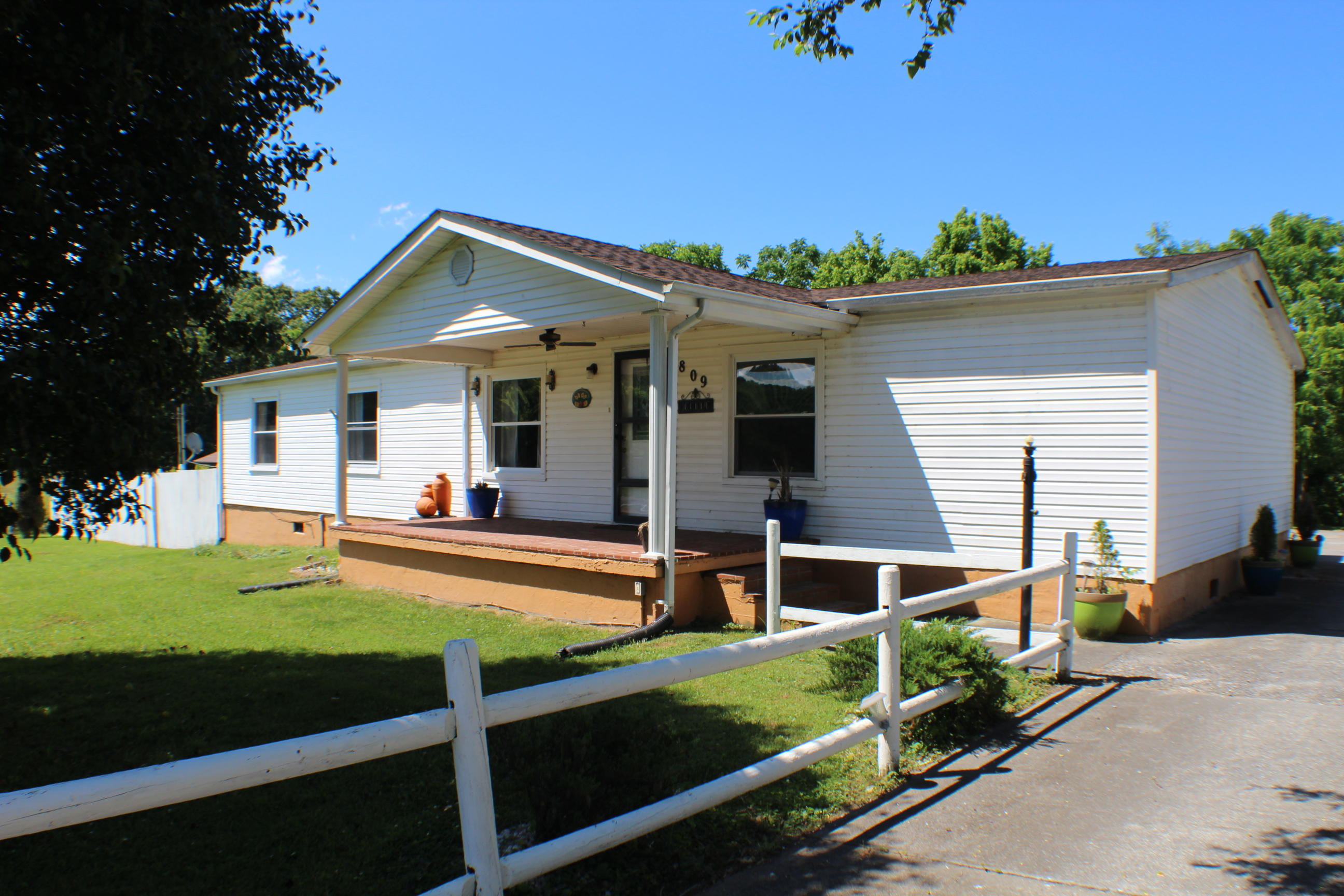809 New Beason Well Road Kingsport, TN 37660 - Photo 1 of 41 IMG_2058
