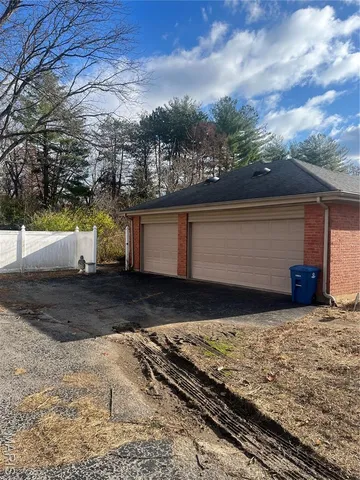 $450,000 | 14227 Kinderhook Drive, Chesterfield, MO 63017