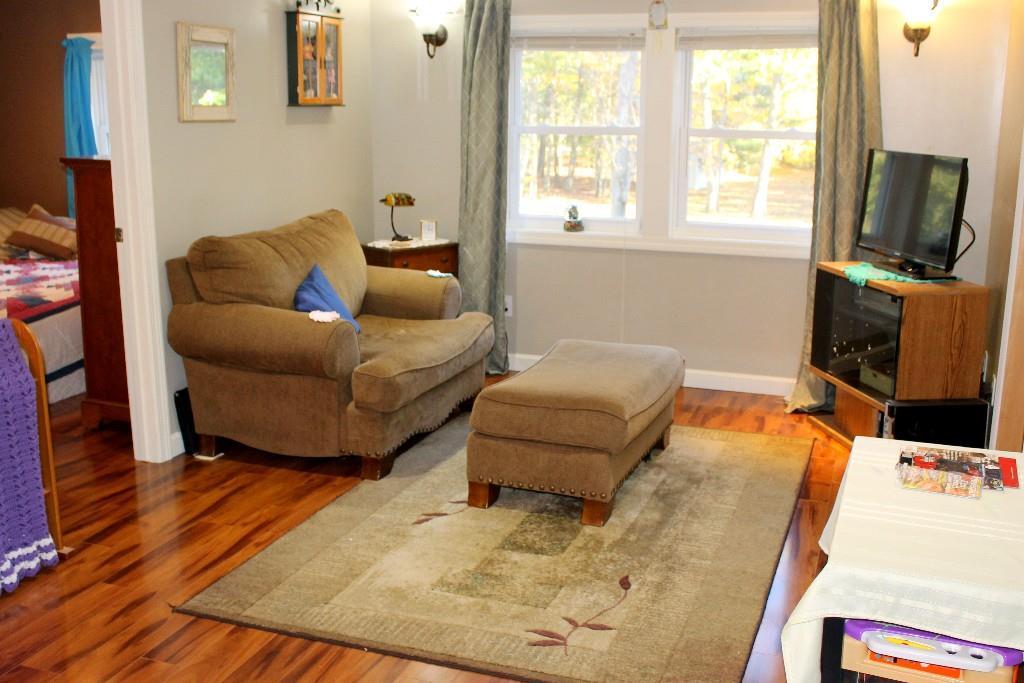 5 Edgewood Road Buxton, ME 04093 - Photo 22 of 29 Living Room Apartment