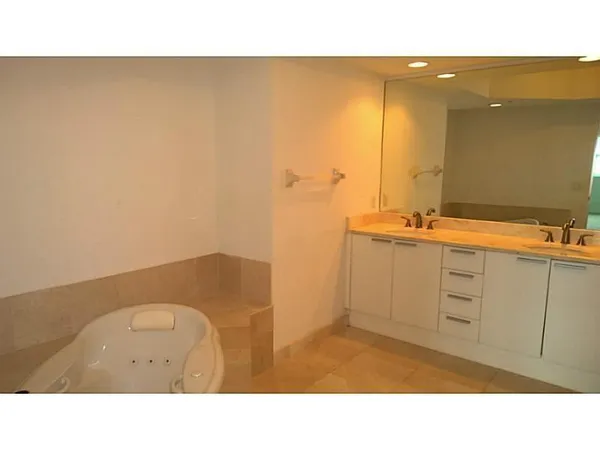 $2,950 | 14951 Royal Oaks Lane, Unit 1608, North Miami, FL 33181
