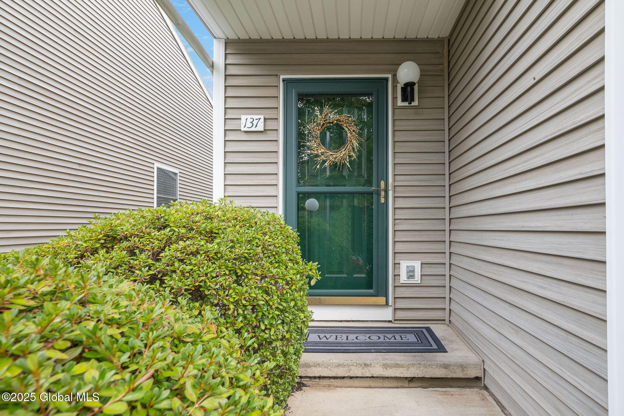 137 Harvard Road Colonie, NY 12189 - Photo 2 of 22 3-137HarvardRd_03