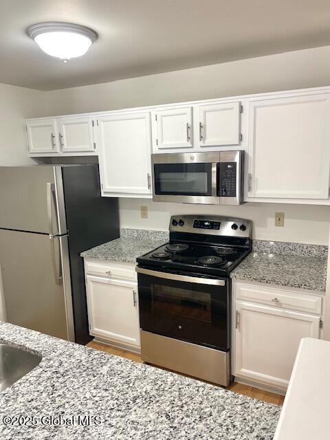 137 Harvard Road Colonie, NY 12189 - Photo 5 of 22 137 Harvard kitchen 2