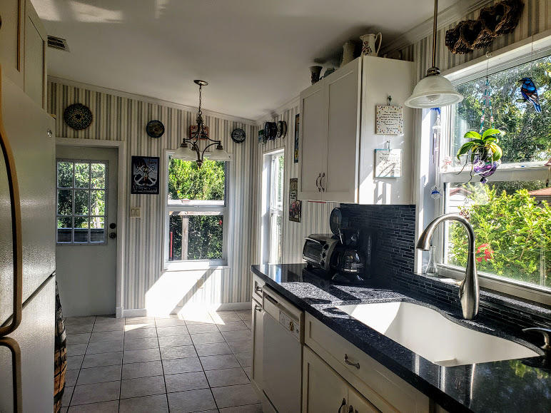 246 Cuba Road Tavernier, FL 33070 - Photo 18 of 53 Breakfast nook 2
