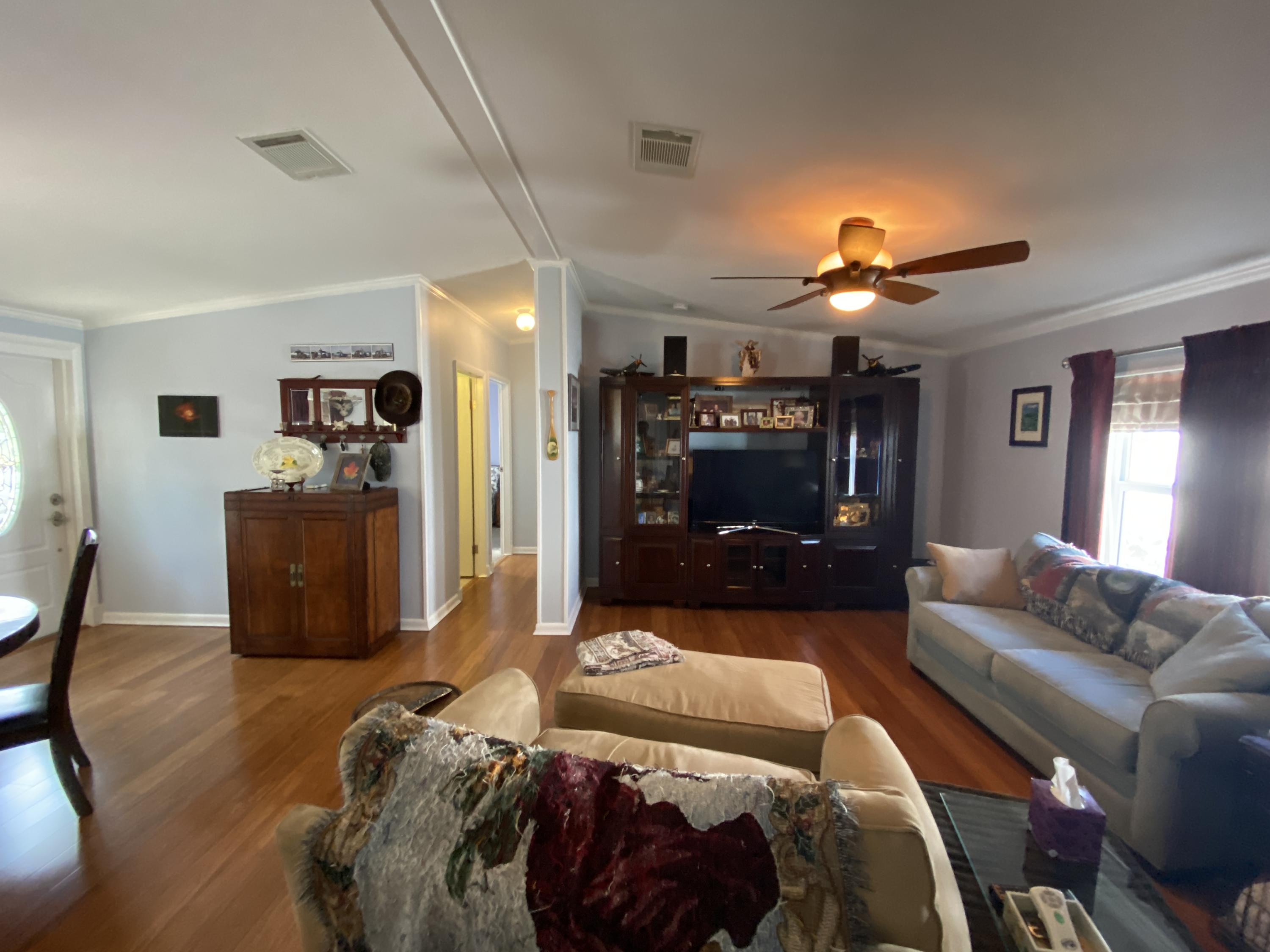 246 Cuba Road Tavernier, FL 33070 - Photo 22 of 53 Livingroom