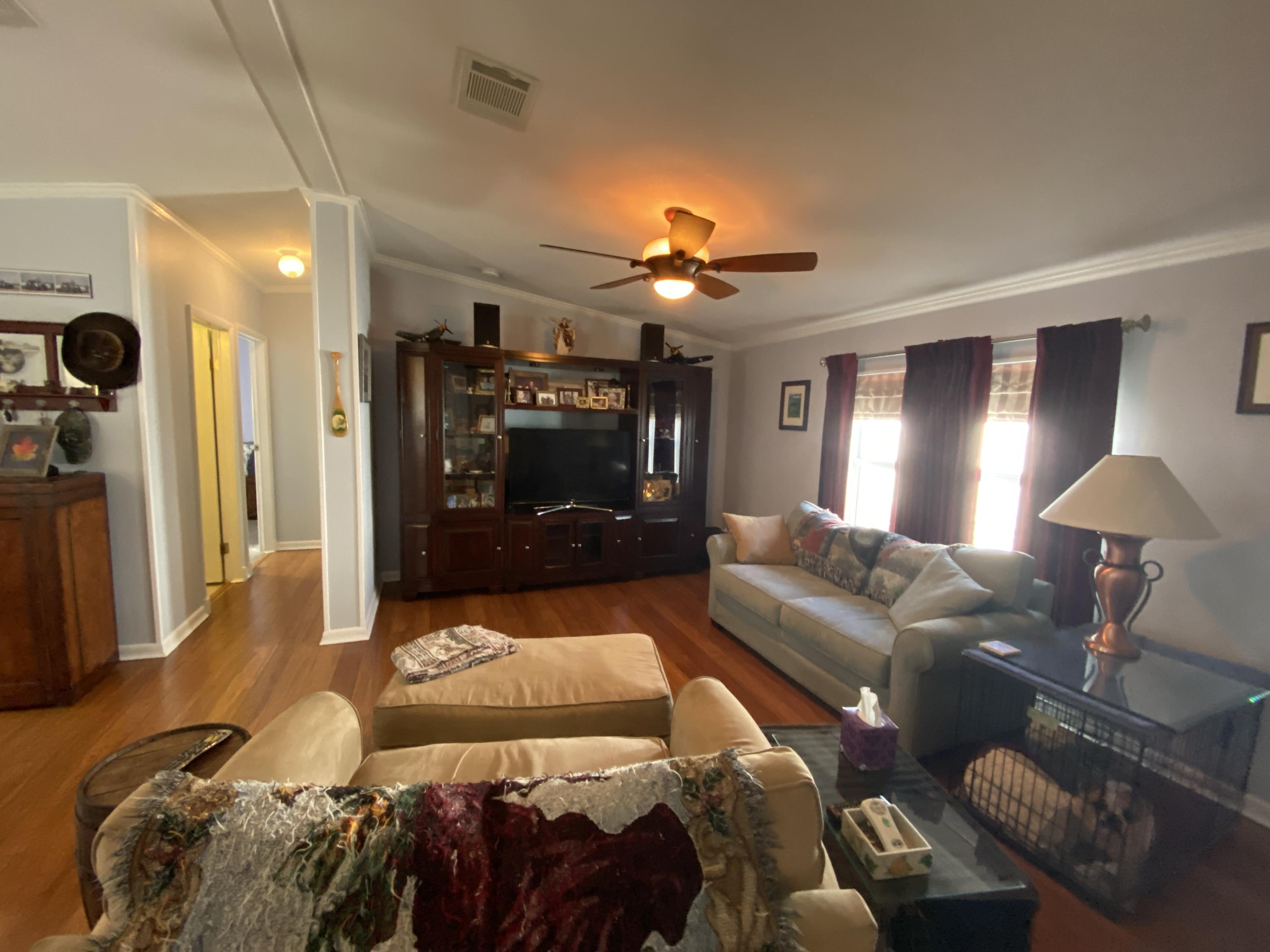 246 Cuba Road Tavernier, FL 33070 - Photo 24 of 53 Livingroom