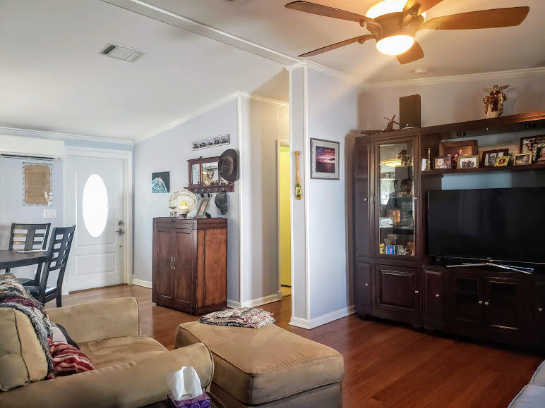 246 Cuba Road Tavernier, FL 33070 - Photo 25 of 53 Living room2