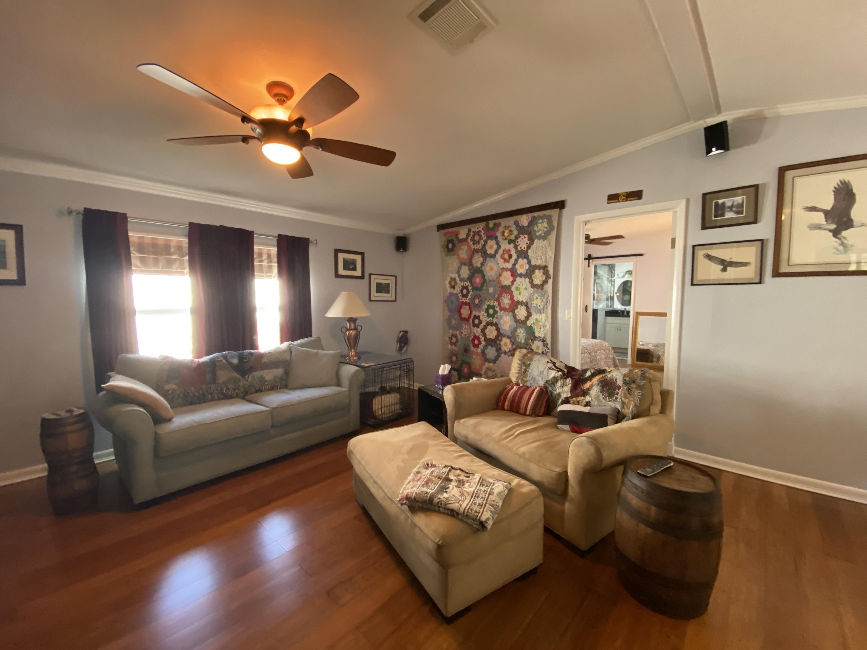 246 Cuba Road Tavernier, FL 33070 - Photo 4 of 53 Livingroom