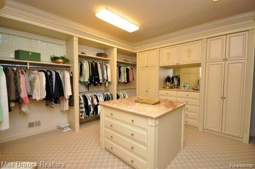 42 Hidden Ridge Bloomfield Hills, MI 48304 - Photo 14 of 25 Master Bedroom Walk in Closet 2n